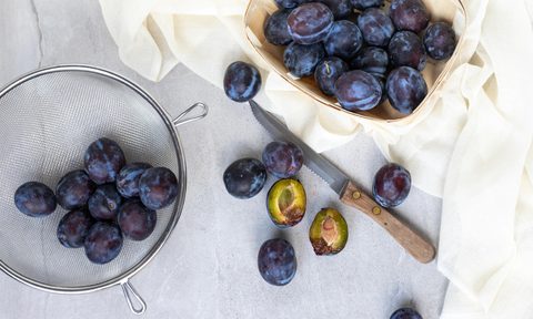 Seive blueberries