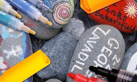 the best acrylic paint pens for your canvas
