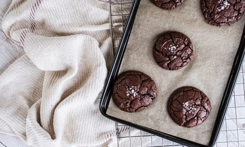 best jelly roll pans baked chocolate brownies on a baking tray placed wire cooling rack