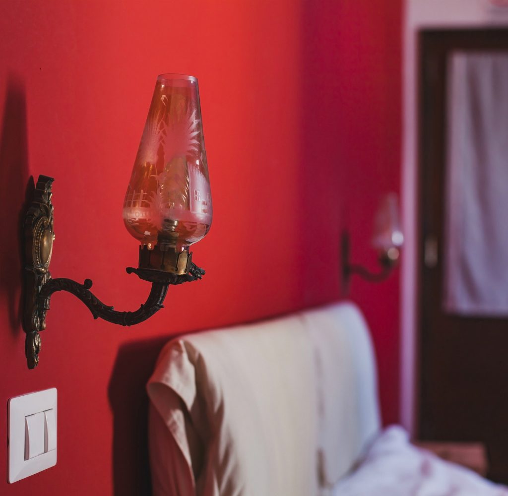 sconces-on-wall-bedroom