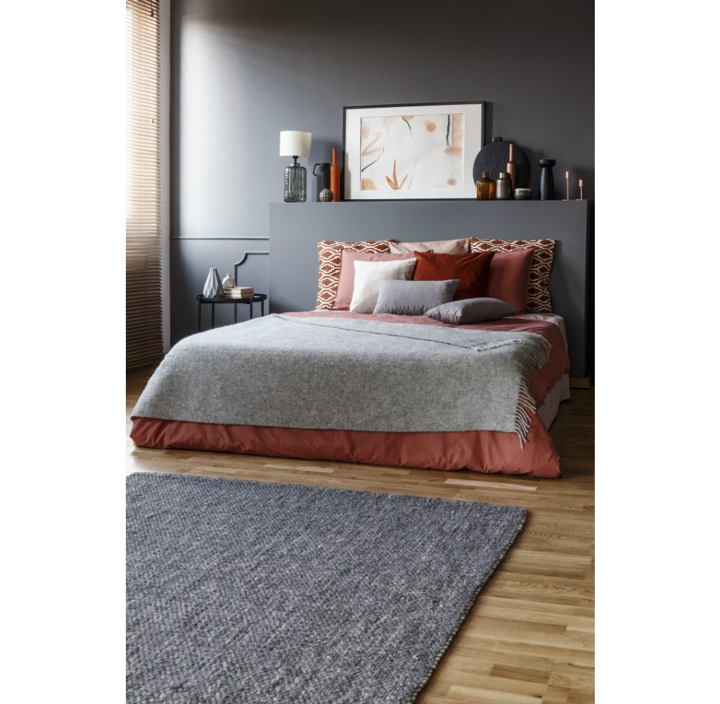 shelves-on-wall-above-bed