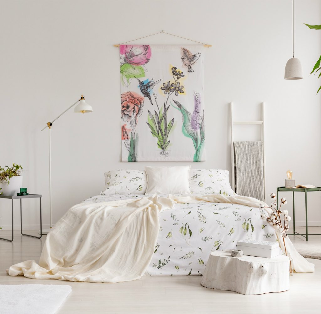 tapestry-on-wall-bedroom