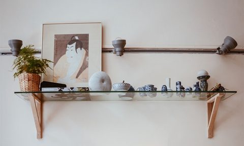 innovative ways to hang art on shelf