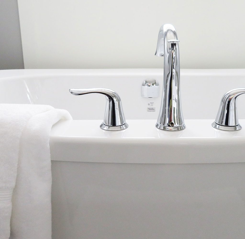 white towel and bath