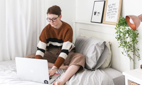 woman on mac