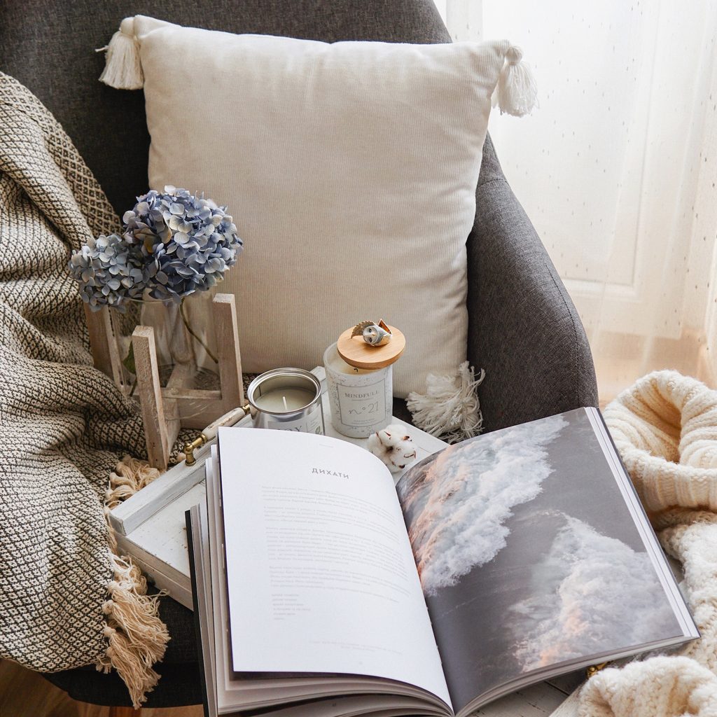 reading nook pillow and flowers