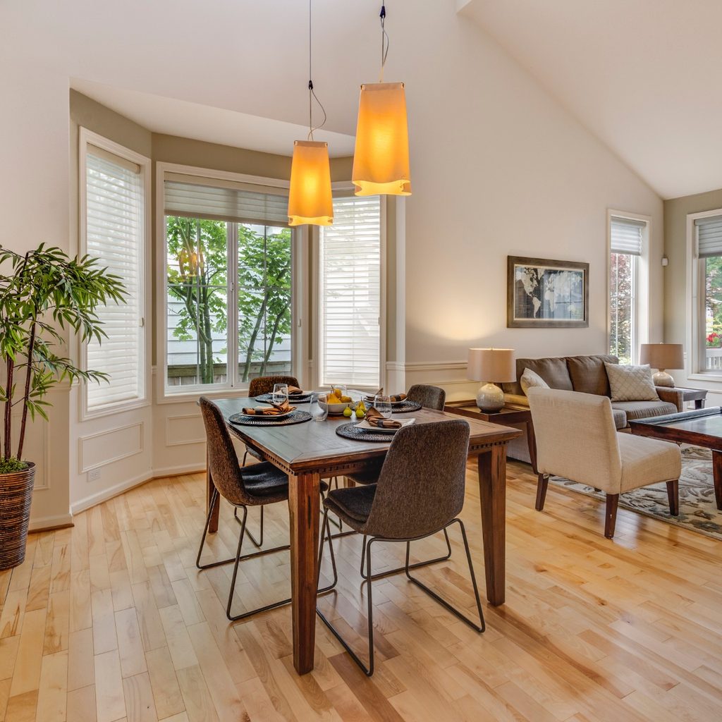 Home with wooden floors, with kitchen and living room together