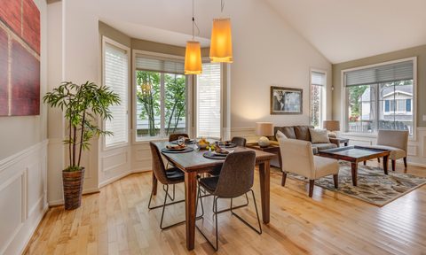 Home with wooden floors, with kitchen and living room together