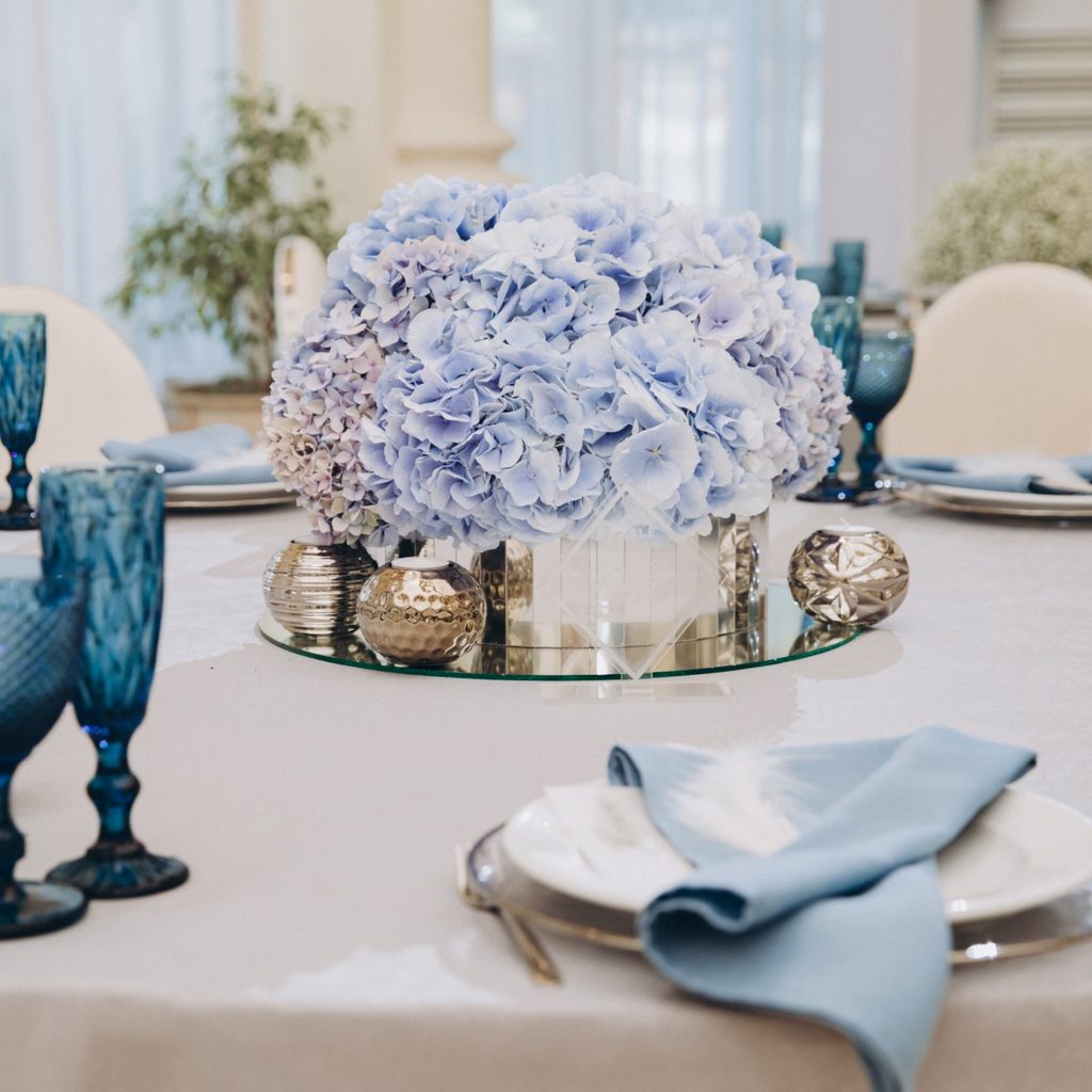 Blue and white dining table decor