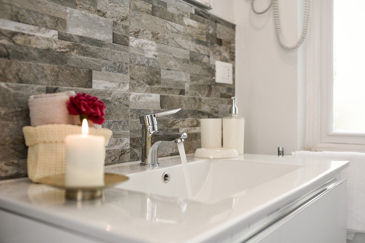 Backsplash dresses up bathroom wall