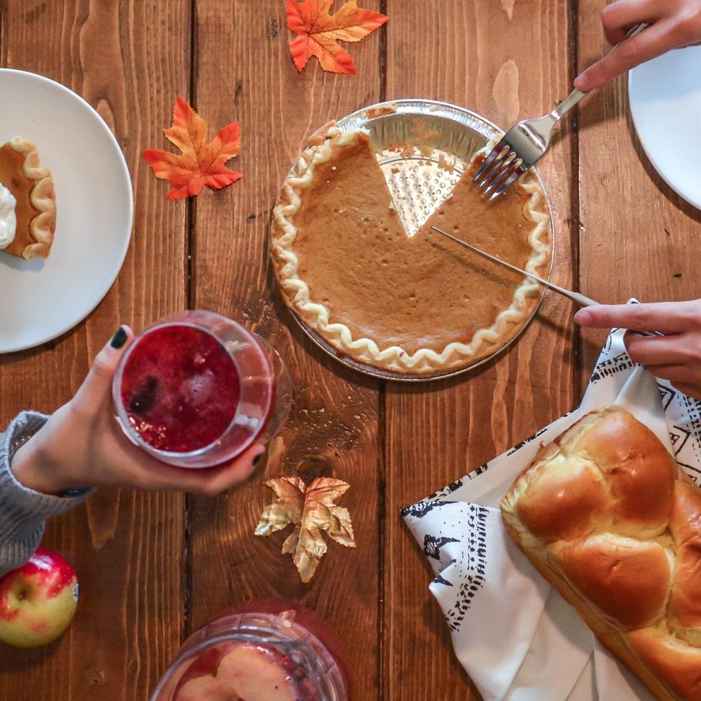 thanksgiving table with pie and fall leaves