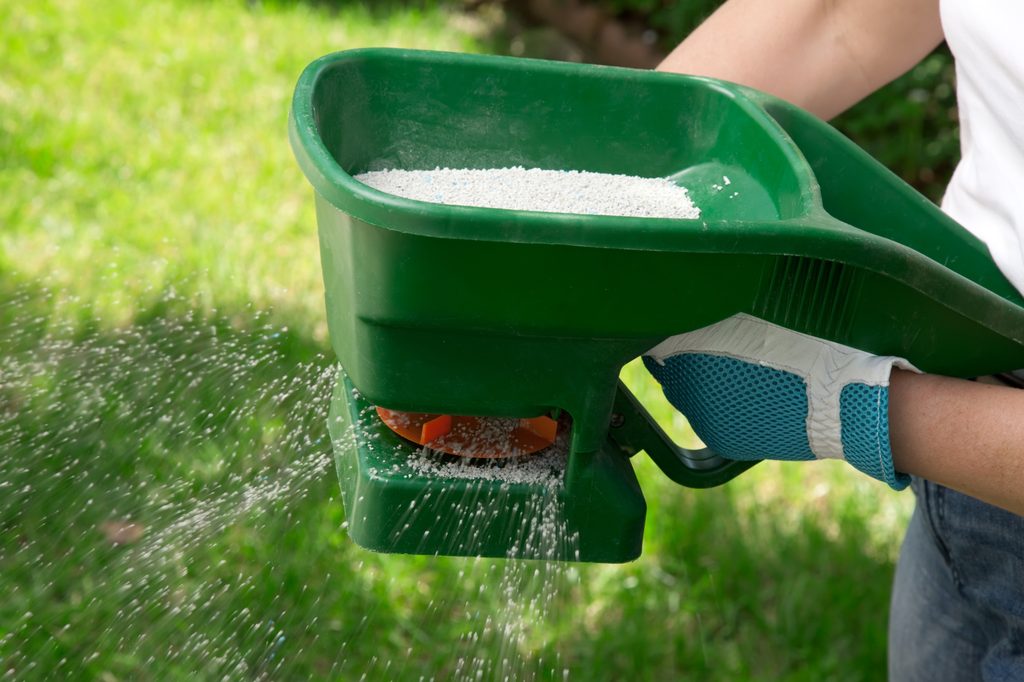 handheld fertilizer for lawn care