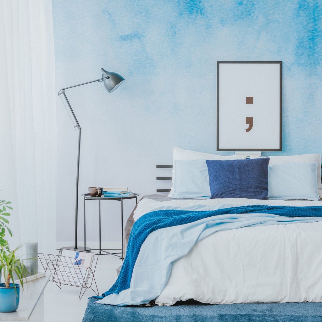 bedroom with ombre walls