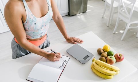 woman using a kitchen digital scale