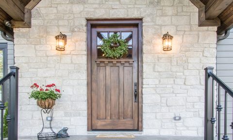 Front porch with wall lantern lighting