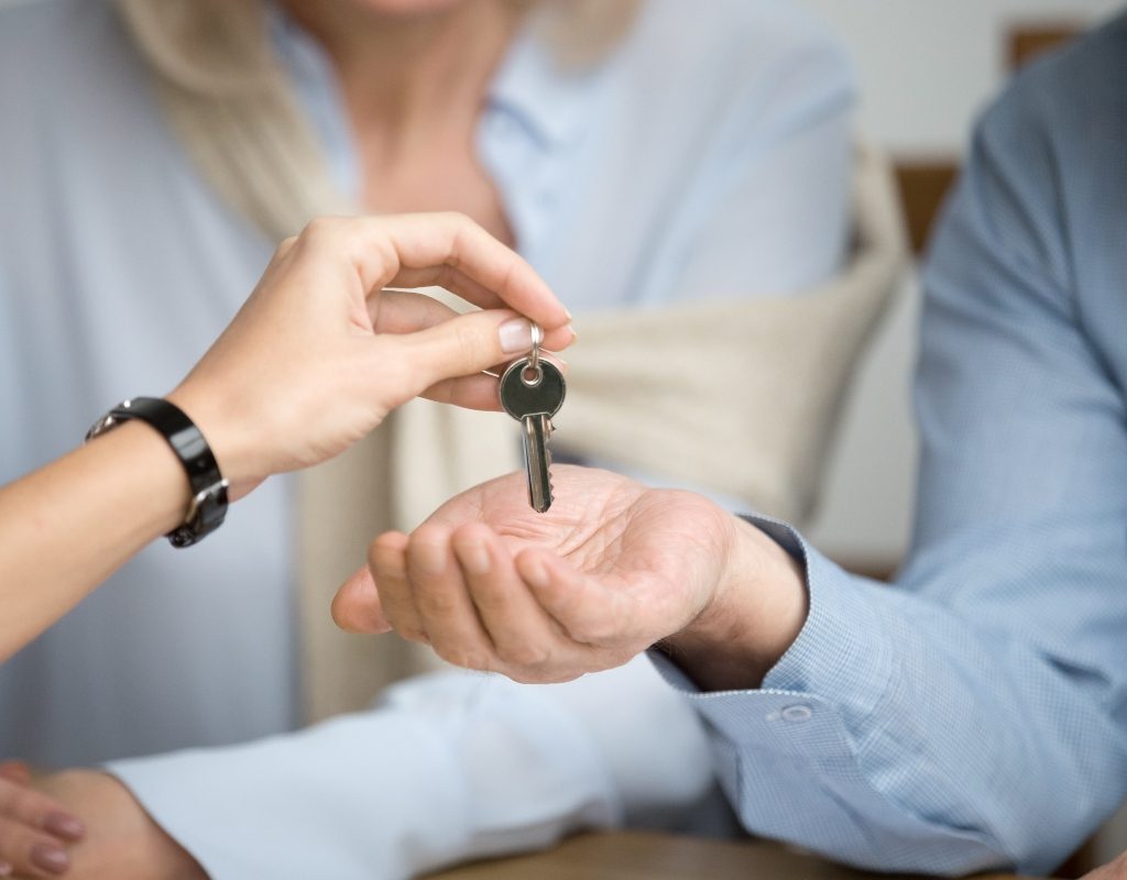 handing the house key to a house sitter