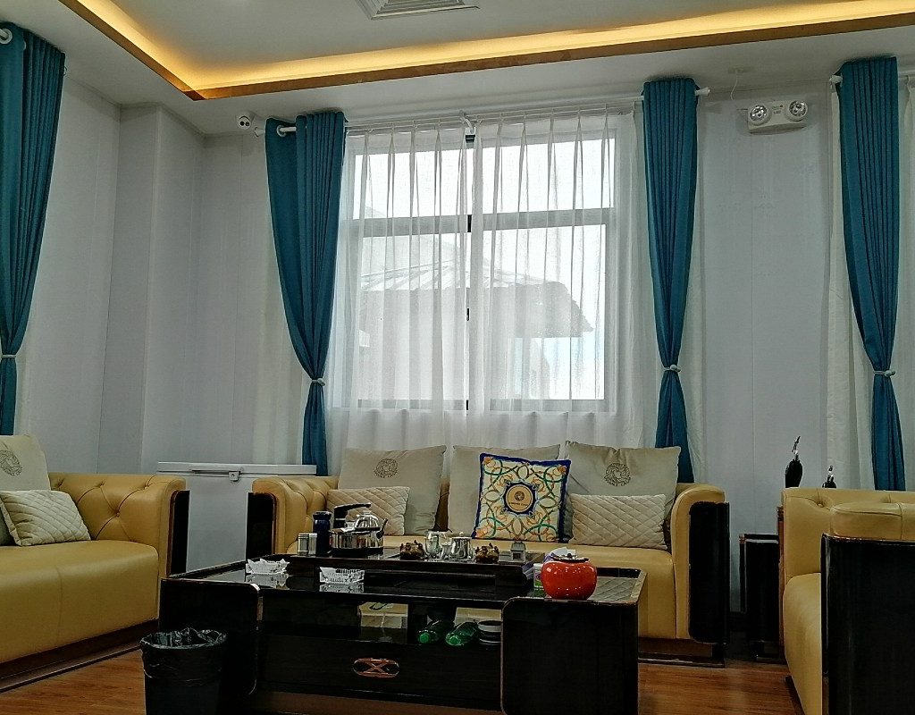 living-room-teal-drapes