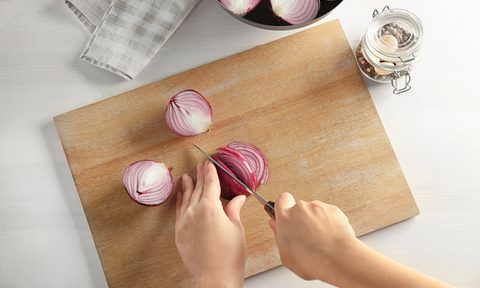 best way to dice onion person cutting red