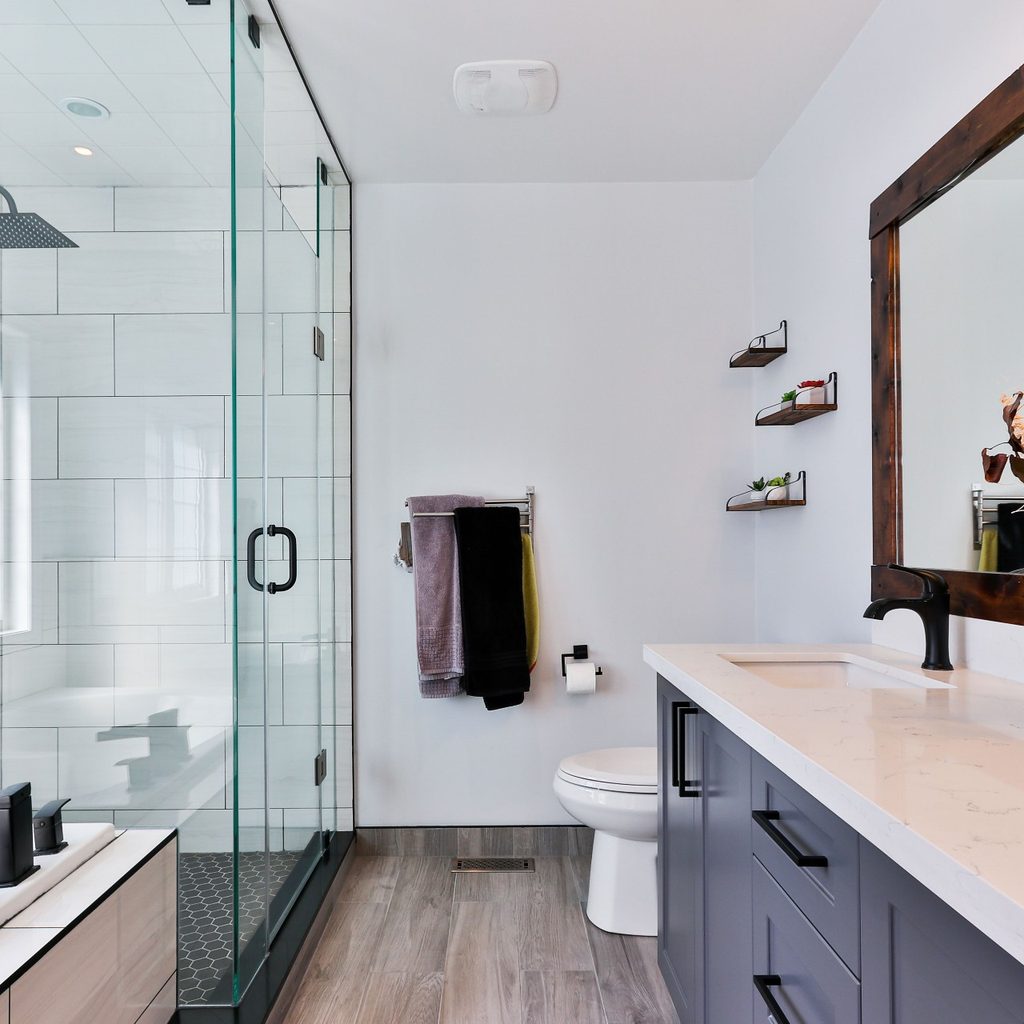 transitional style bathroom