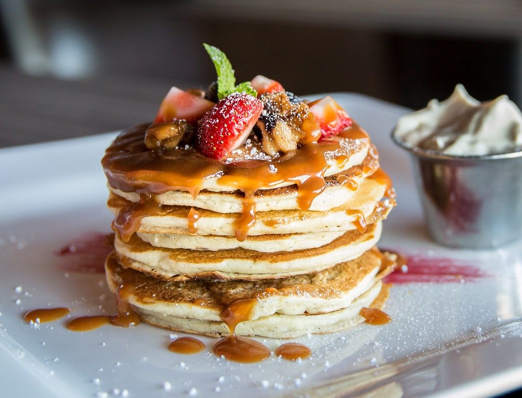 pancakes with caramel topping