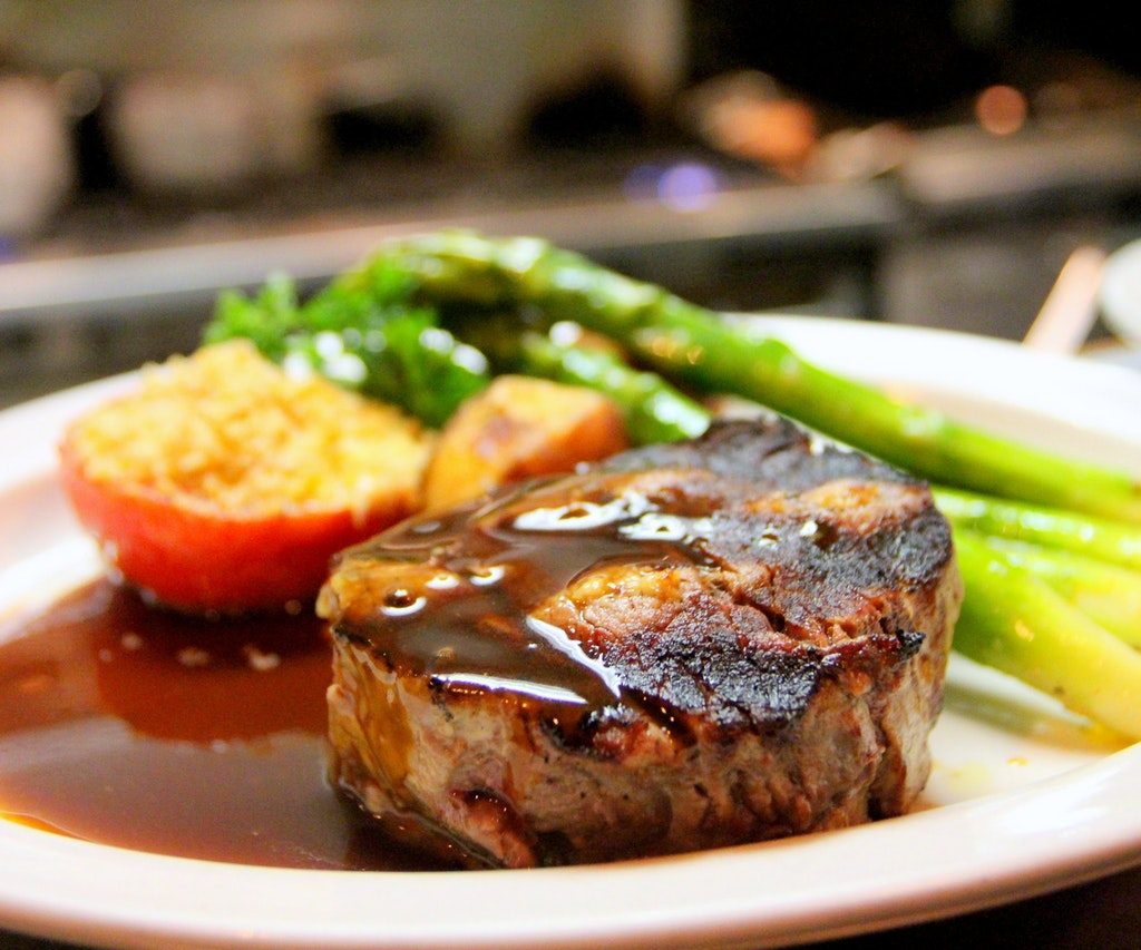 grilled steak with asparagus and gravy