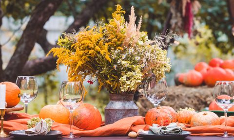 outdoor table centerpiece ideas autumn pumpkin floral