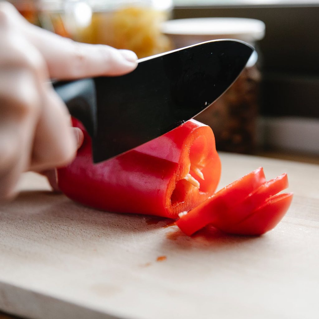 red-pepper-knife-cutting-board