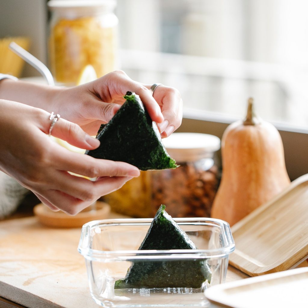 Using containers to keep food fresh