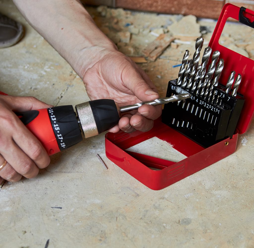 Sets of drill bits and an electric drill