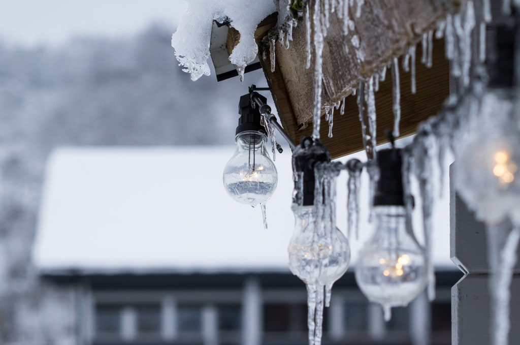 outdoor string of light bulbs with icicles