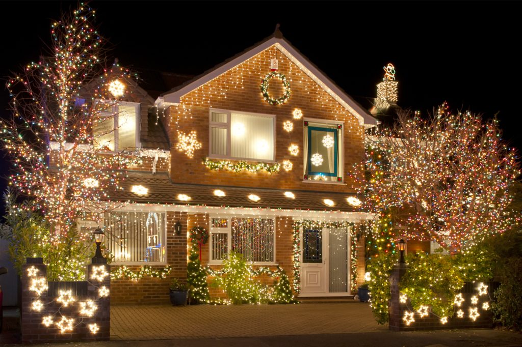 house exterior with christmas lights display