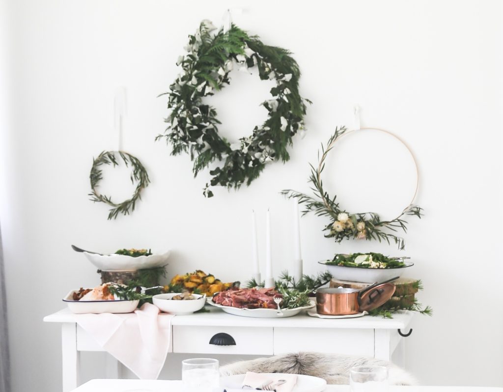 minimalist christmas wreath decor