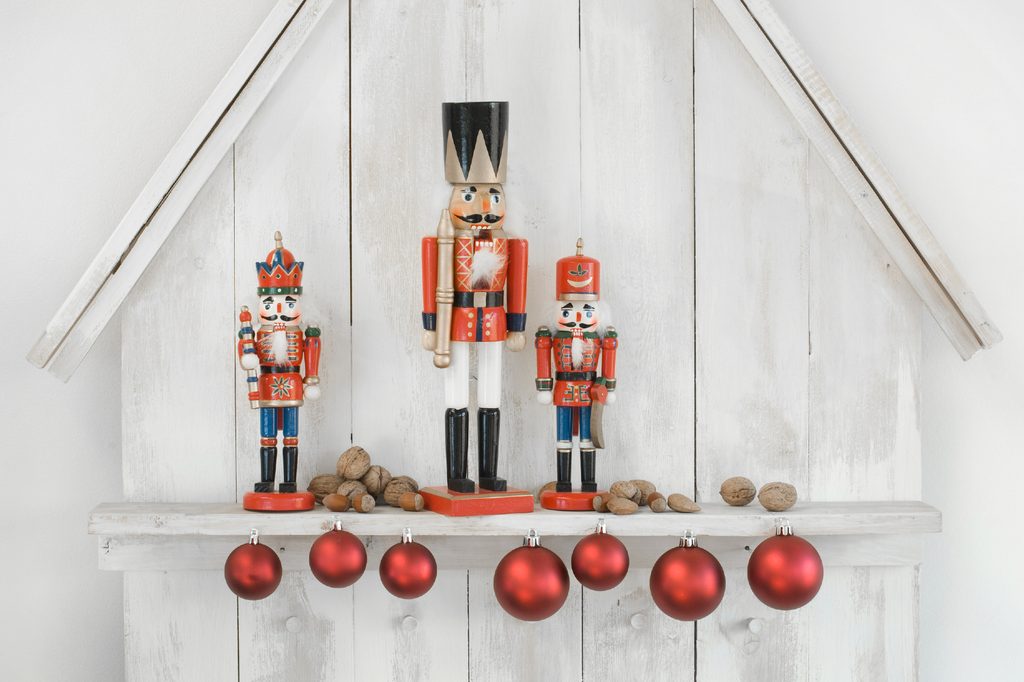 Modern christmas decorations with nutcrackers.