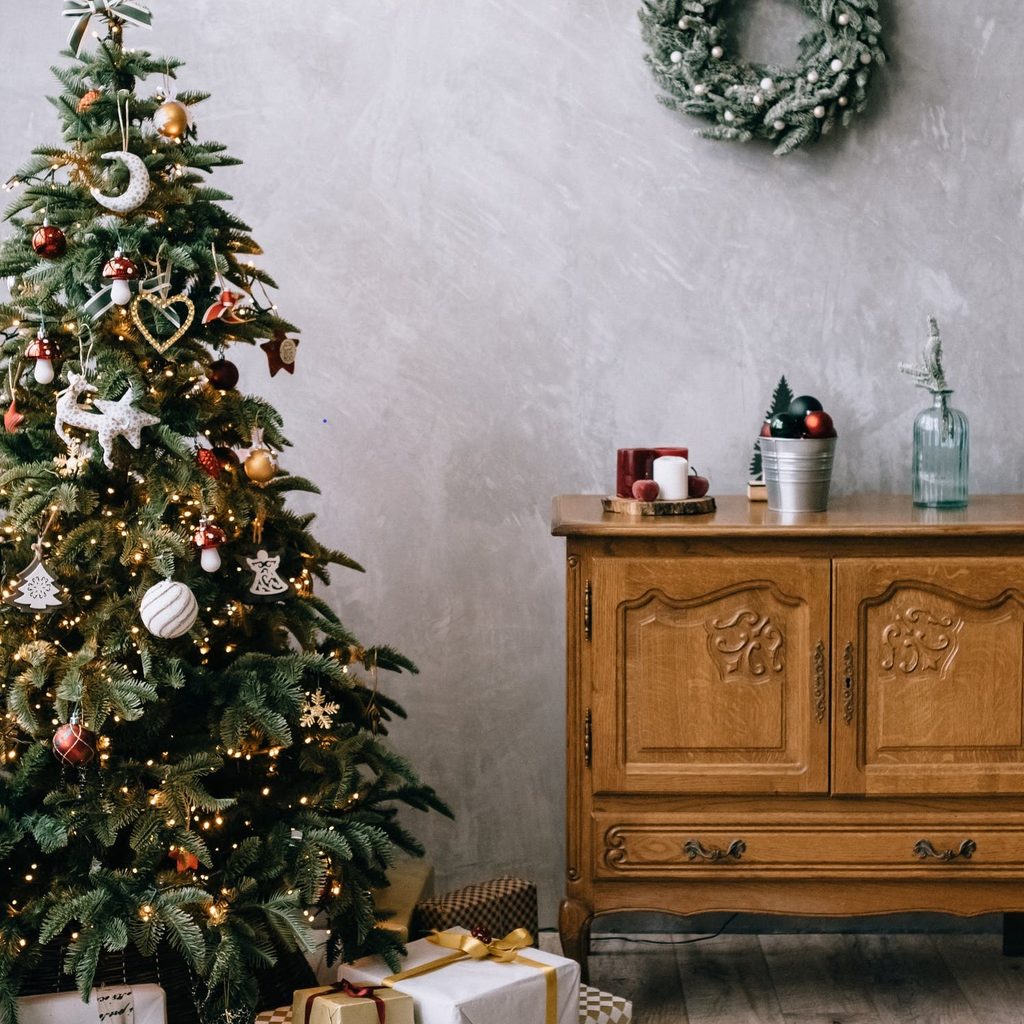 Christmas tree &ndash; presents &ndash; wreath