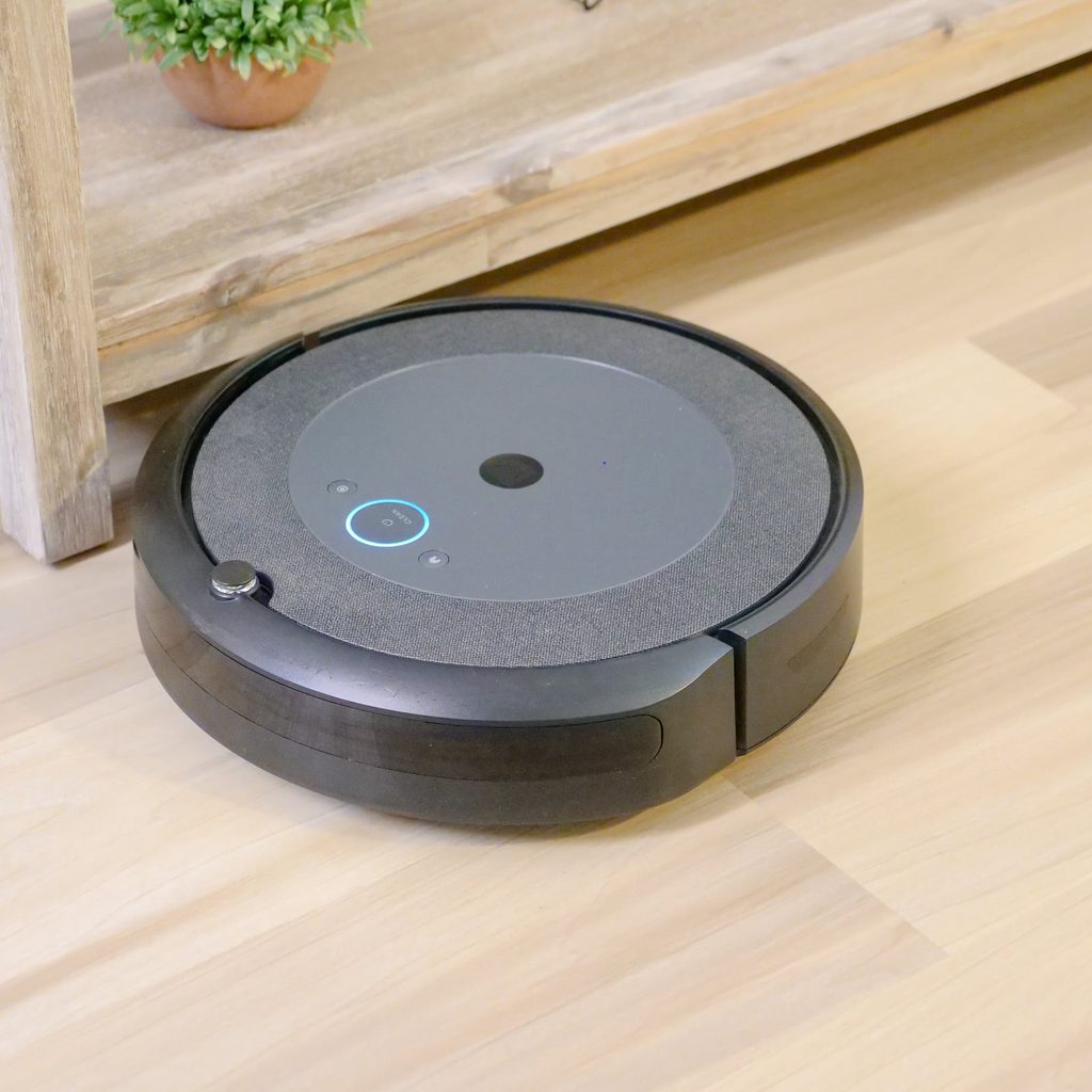robot vacuum cleaning wood floor