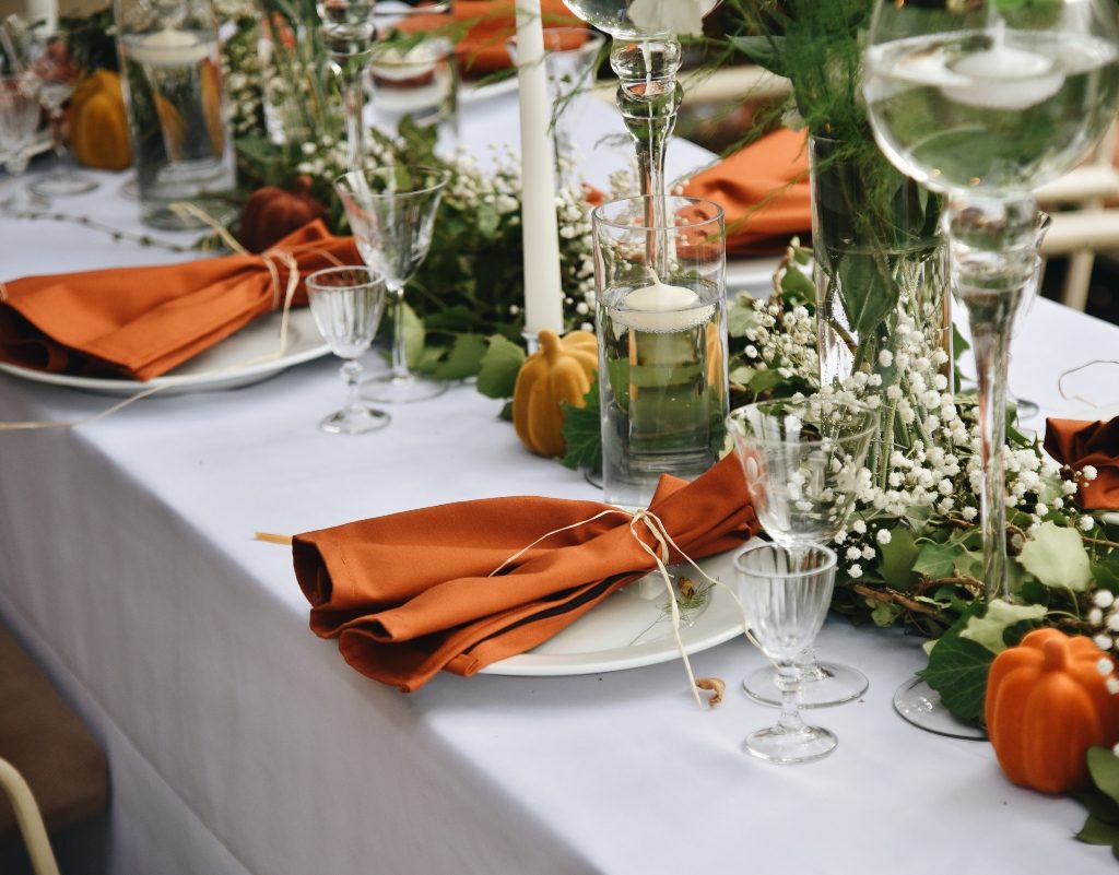 Thanksgiving table decor with fall garland centerpiece