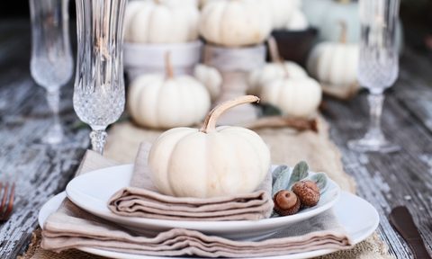 white pumpkin on plate for dining table fall decor