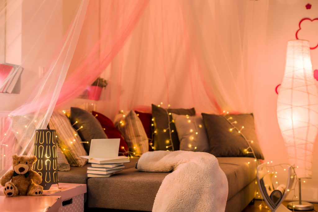 teen bedroom canopy with lights