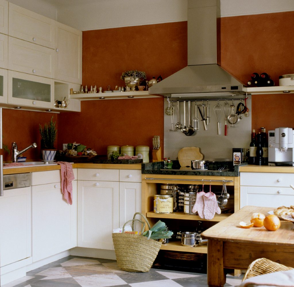 Kitchen decorated in terracotta