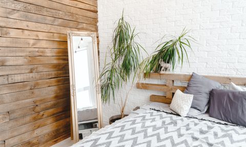 how to make a pallet wall shutterstock 656928232