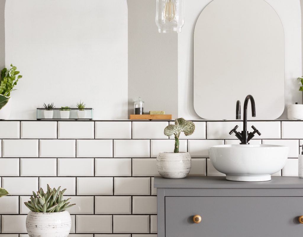 Black and white bathroom design