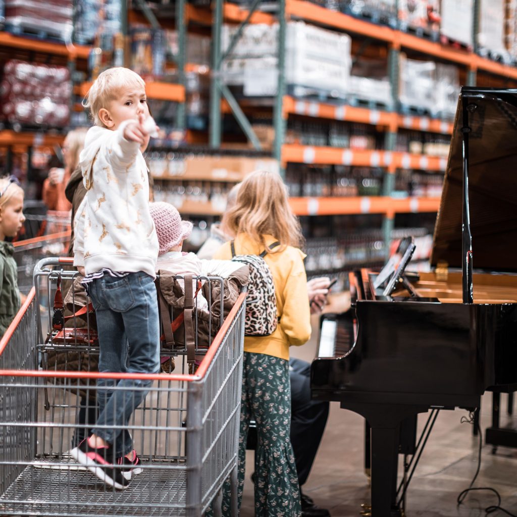 kids at costco in grocery store