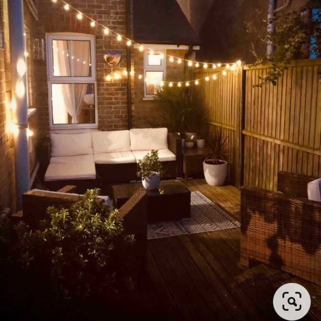 Small backyard patio design from Carly Morgan on Pinterest