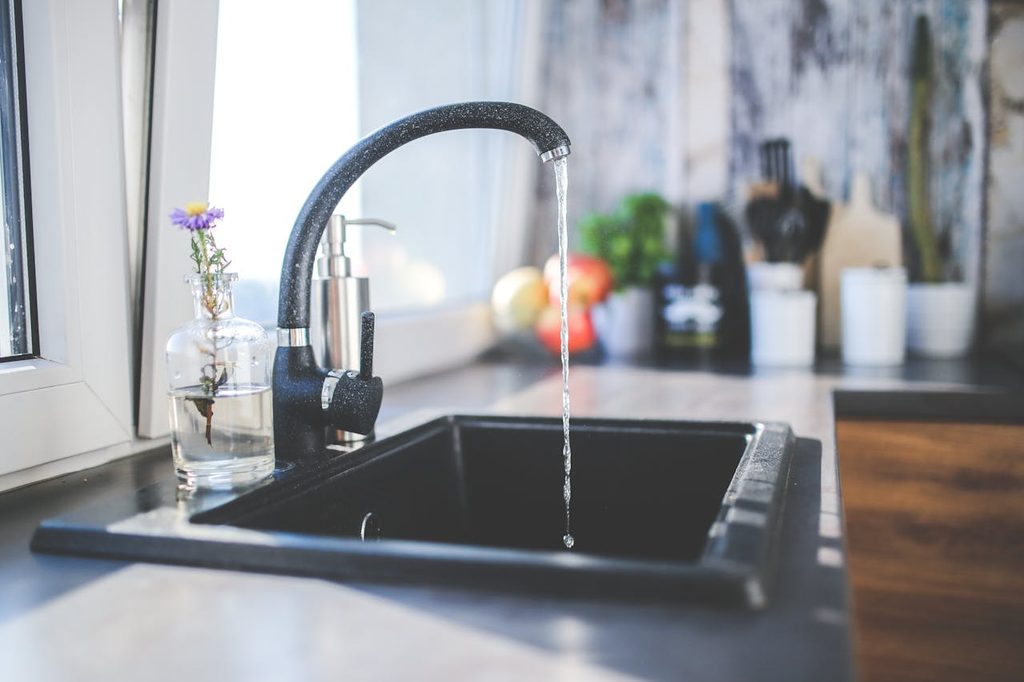 Kitchen sink faucet running water