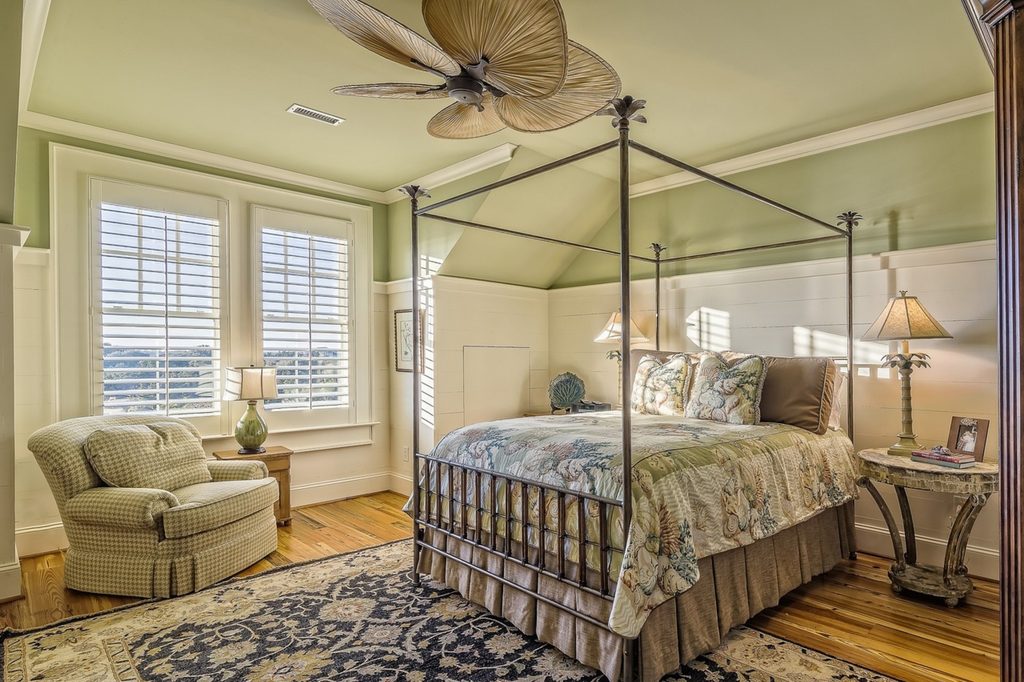 coastal farmhouse bedroom decor