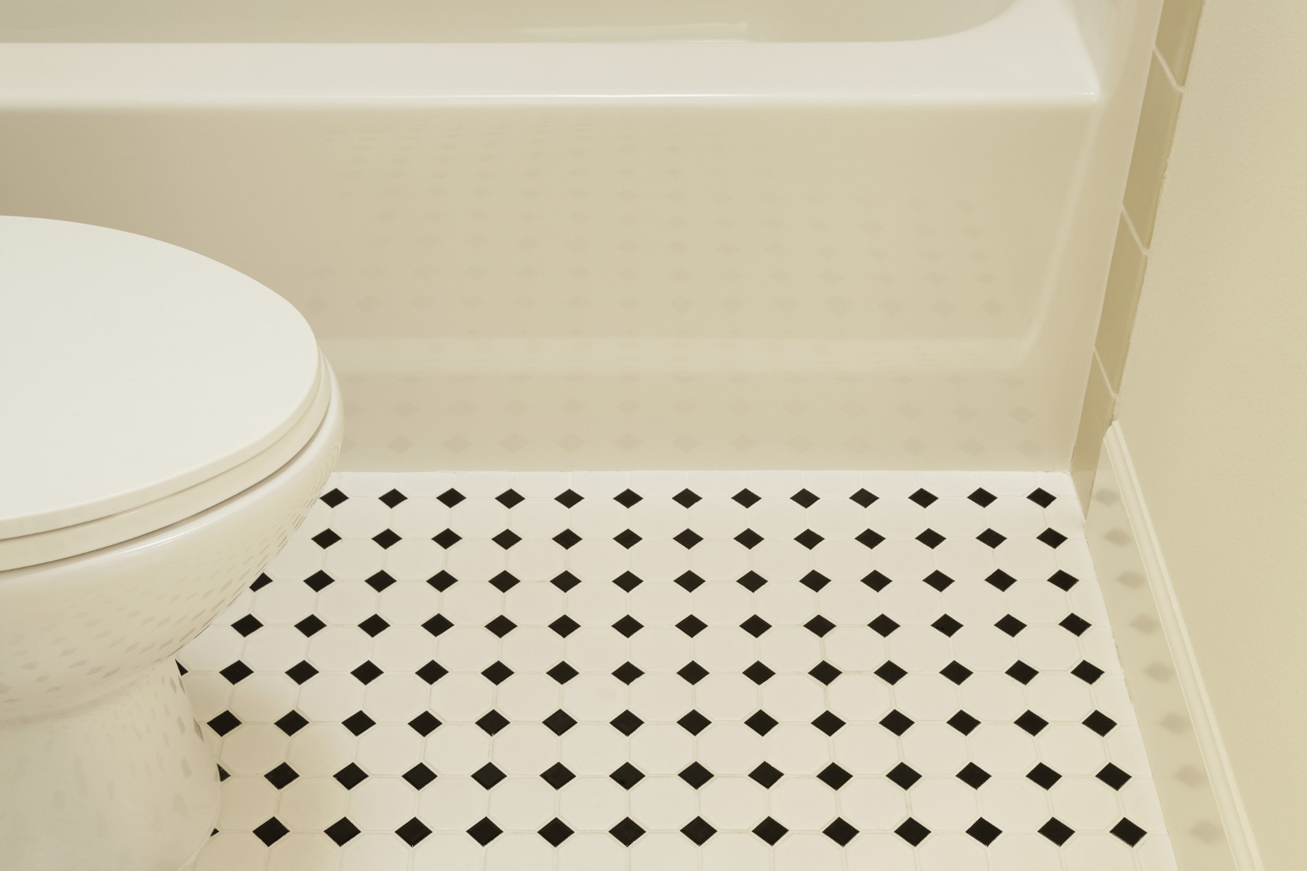 Vinyl floor covering in a bathroom