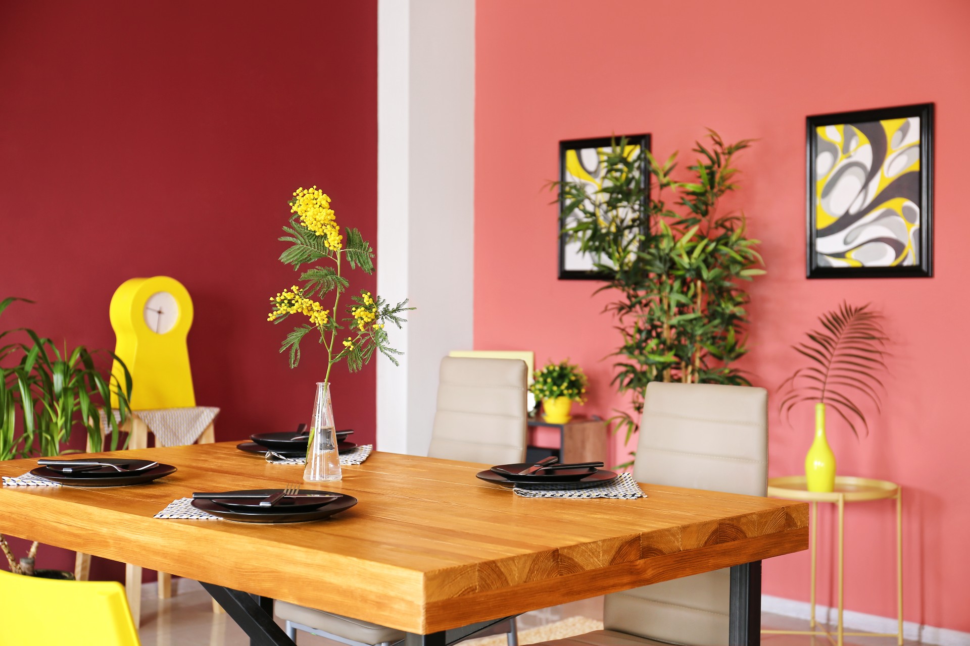Dining room with red and pink walls with a wooden table