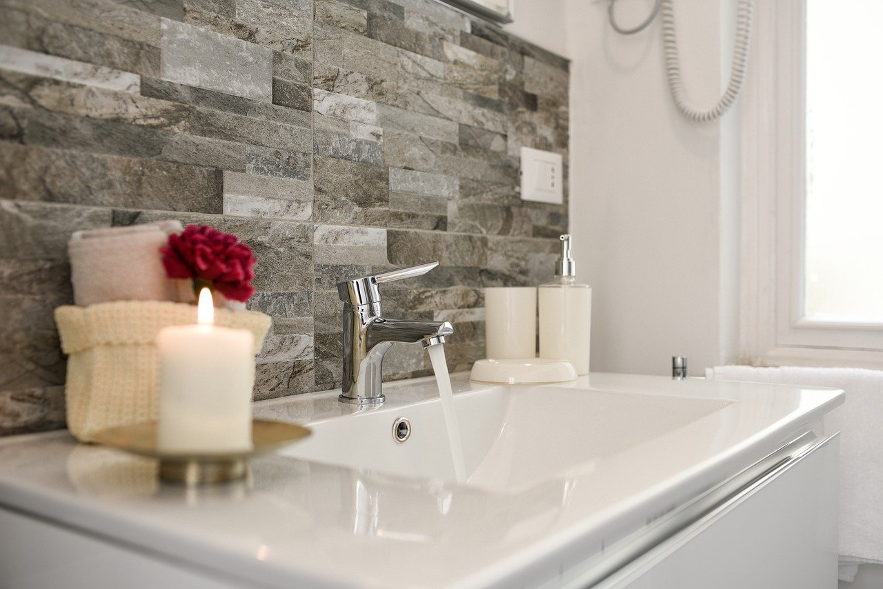 Backsplash dresses up bathroom wall
