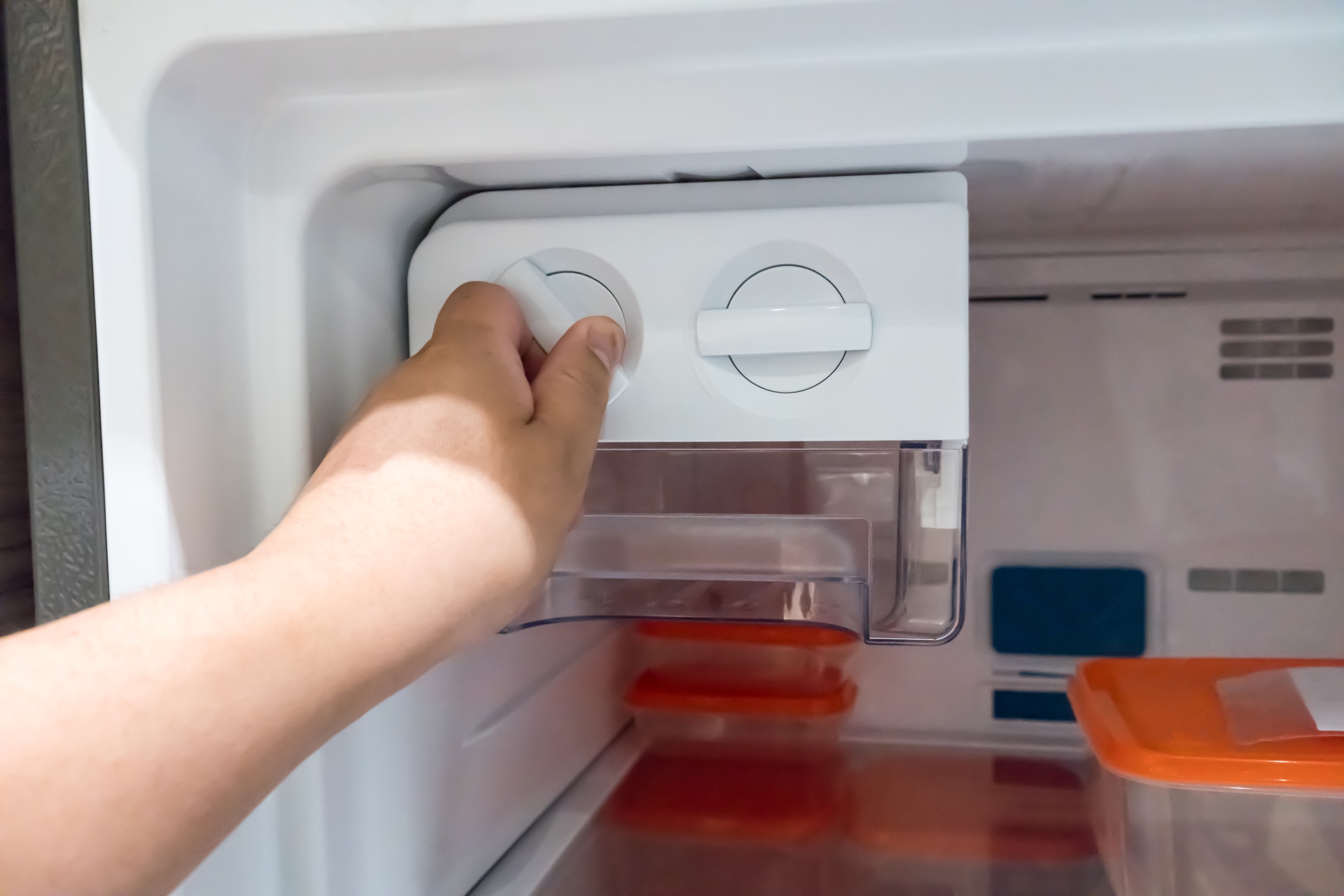 Turning off ice maker in refrigerator