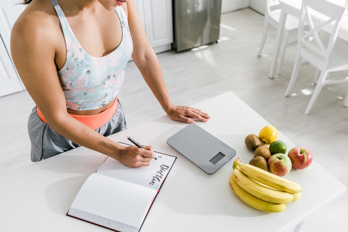 woman using a kitchen digital scale